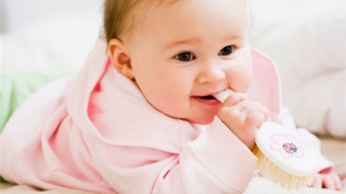 Ăn gì tốt nhất khi bé mọc răng?