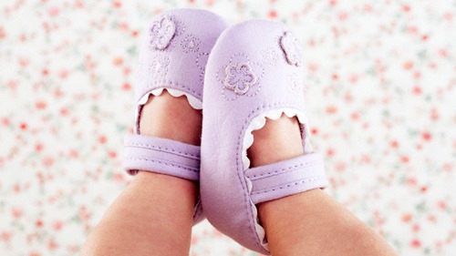 Mẹo nhỏ để chọn giày cho bé êm ái và vừa chân nhất