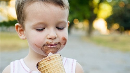 Kem ngọt và sô đa tàn phá gan của trẻ nhỏ