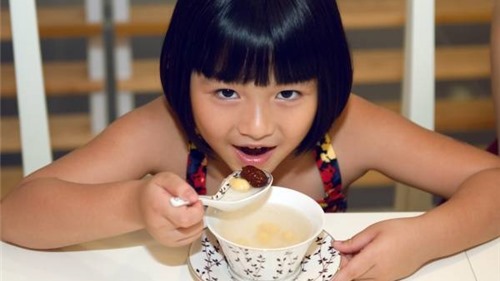 Có nên cho trẻ ăn yến bồi bổ sức khỏe?
