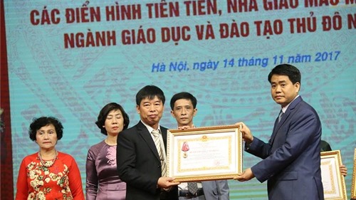 Hà Nội: Nhiều giáo viên được vinh danh trong Lễ kỷ niệm 35 năm ngày Nhà giáo Việt Nam