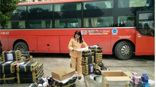 CSGT Thanh Hóa thu giữ 1.794 hộp nước hoa không nguồn gốc