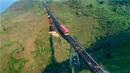 Từ 31/3/2018, Sa Pa có tuyến tàu hỏa leo núi hiện đại bậc nhất Việt Nam