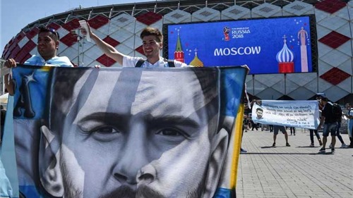 Fan cuồng Ấn Độ đạp xe sang Nga gặp Messi