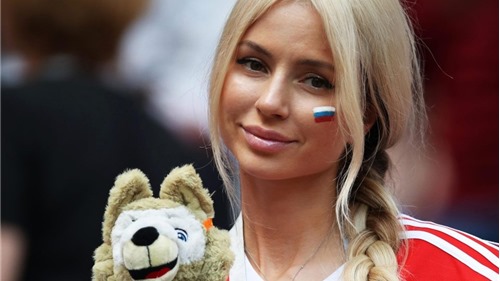 CĐV nữ hot nhất nước Nga lại đốn tim các chàng trai