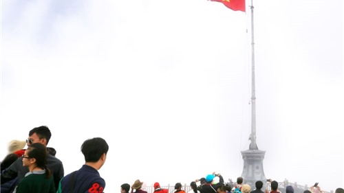 Lễ thượng cờ đặc biệt trên đỉnh Fansipan dịp kỷ niệm ngày 27/7