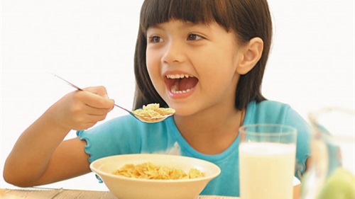 Đo lượng đường trong các món ăn vặt phổ biến của trẻ