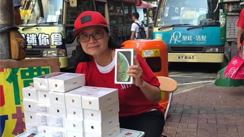 iPhone XS ngàn đô bán la liệt như rau tại chợ đen Hồng Kông