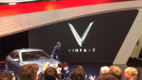 Tài sản tỷ phú Vượng thêm hơn trăm triệu USD ngày xe VinFast ra mắt
