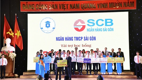 SCB trao tặng học bổng cho sinh viên hai trường đại học tại TP.HCM