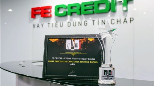 FE Credit đoạt giải "Thương hiệu TCTD đột phá nhất châu Á" năm 2018 của tạp chí Global Brands