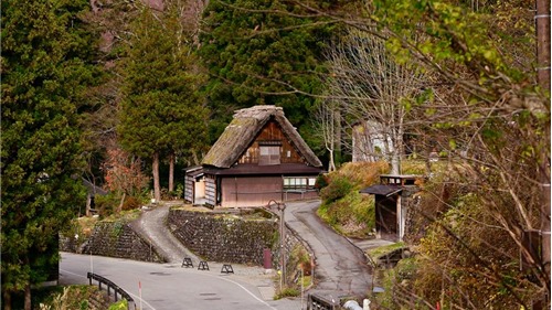 Đến Nhật Bản, đắm chìm trong thế giới cổ tích với cảnh đẹp như tranh ở ngôi làng Shirakawa Go