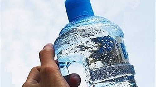 Những nguyên nhân khiến nước uống đóng chai chưa thật sự an toàn