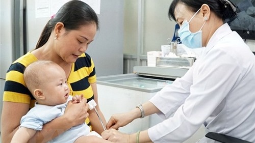 30 trẻ nhập viện sau khi tiêm vắc xin ComBE Five