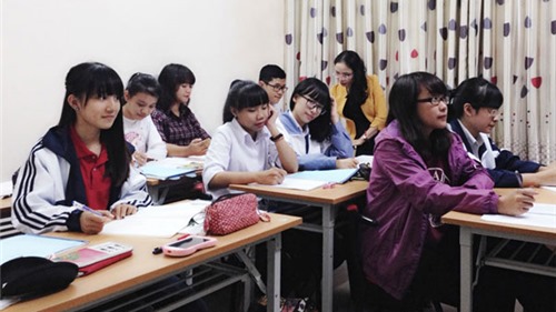 Hà Nội: Cấm giáo viên "kéo" học sinh về trung tâm mình dạy