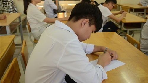 Học sinh Hà Nội mặt "căng như dây đàn" trong ngày làm thủ tục thi