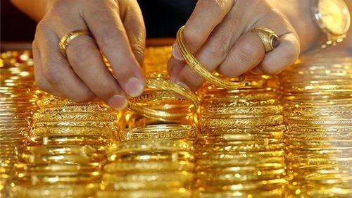 Giá vàng ngày 3/7: Đồng USD “chế ngự” giá vàng
