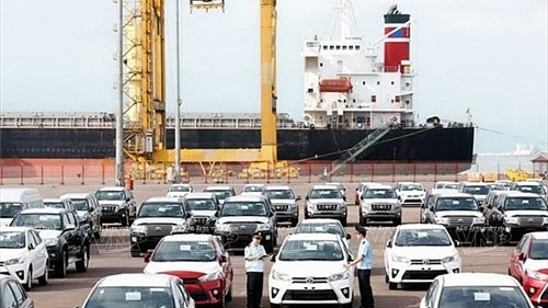 Gần 2.000 ôtô nhập khẩu đổ về Việt Nam tuần qua