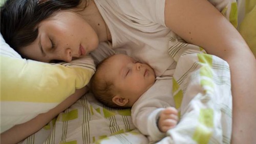 Để trẻ không gặp nguy khi ngủ cùng bố mẹ, nhất định phải biết điều này