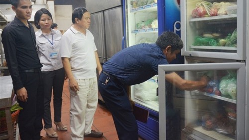 Hà Nội rốt ráo kiểm tra an toàn thực phẩm cuối năm, xử phạt hơn 150 triệu đồng