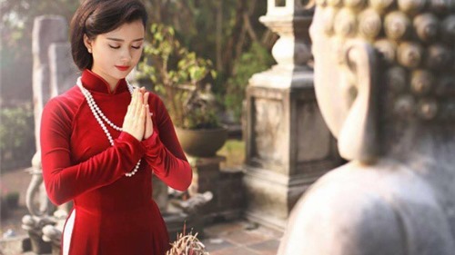 Lễ chùa đầu năm: Bí kíp chọn trang phục phù hợp, tránh phản cảm