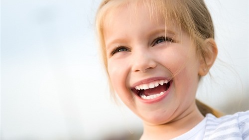 Có nên nhổ răng sữa sớm cho trẻ?
