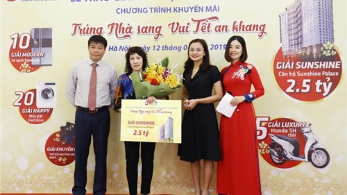 SCB trao giải cho khách hàng trúng thưởng căn hộ cao cấp Sunshine Palace