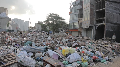 Đô thị vẫn lem nhem bởi rác thải xây dựng