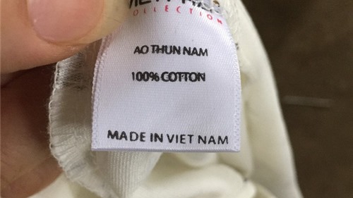 Thu giữ hơn 600 áo phông do Trung Quốc sản xuất gắn nhãn mác Việt Nam