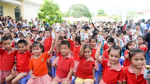 Quỹ sữa Vươn Cao Việt Nam và Vinamilk chung tay vì trẻ em Thái Nguyên