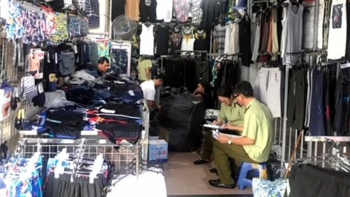 Hà Nội: Quản lý thị trường tạm giữ gần 7.000 sản phẩm nhái Hermes, Gucci Versace, Adidas…