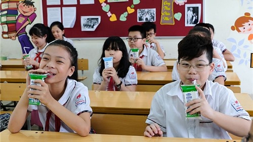 Hơn 1 triệu trẻ em Hà Nội tham gia uống sữa học đường