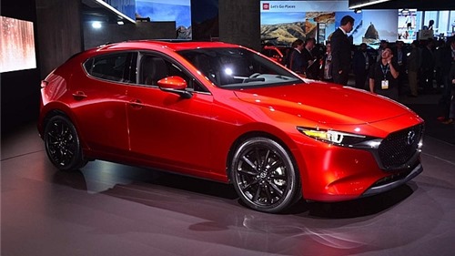 Triệu hồi xe Mazda3 phiên bản 2019 do dính lỗi rơi gương chiếu hậu
