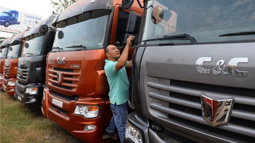 “Hàng xóm” hưởng lợi từ việc ồ ạt nhập khẩu ôtô của Việt Nam