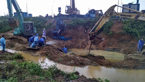 Đường ống nước sông Đà vỡ lần thứ 11, 70.000 hộ dân bị ảnh hưởng
