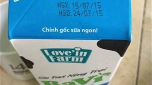 Khách hàng “tố” sữa tươi Ba Vì vón cục, mất vệ sinh?