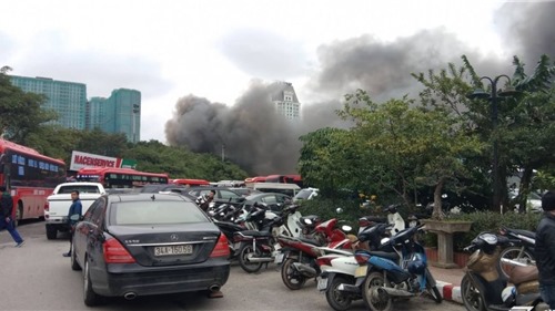 Cháy lớn gần Liên đoàn bóng đá Việt Nam