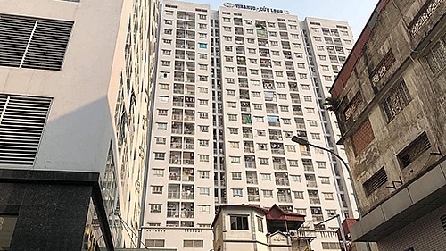 Hà Nội: Bé trai ở nhà một mình rơi từ tầng 11 chung cư xuống đất