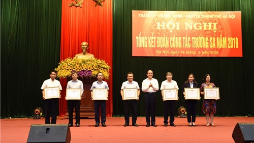 Tân Á Đại Thành nhận bằng khen của UBND TP Hà Nội vì những đóng góp cho Trường Sa