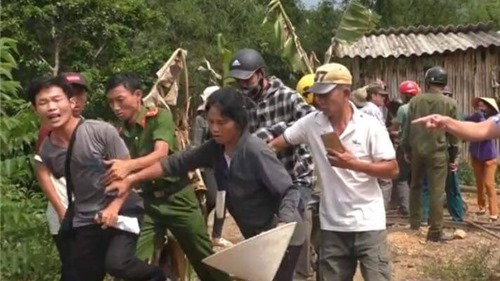 Anh Sơn, Nghệ An: Chính quyền “cưỡng chế” đất làm mương nước khi chưa thỏa thuận xong với dân