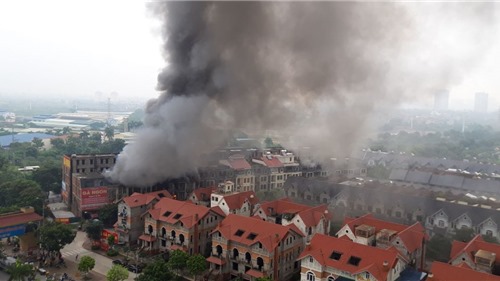 Hà Nội: Cháy lớn khu vực cổng chào Thiên đường Bảo Sơn