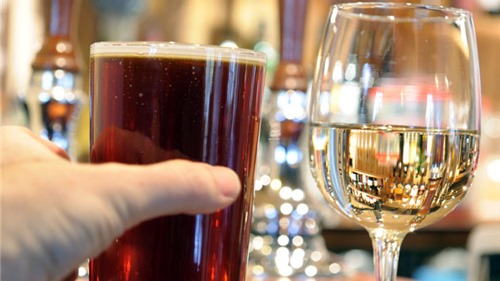 Làm sao để uống rượu lẫn với bia mà không bị say?