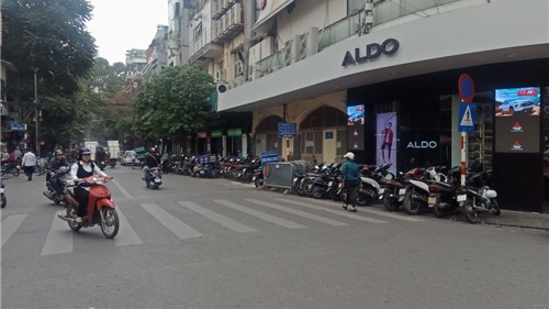 Vụ thu phí gửi xe trái quy định: UBND Quận Hoàn Kiếm chỉ đạo phường xử phạt đối tượng vi phạm