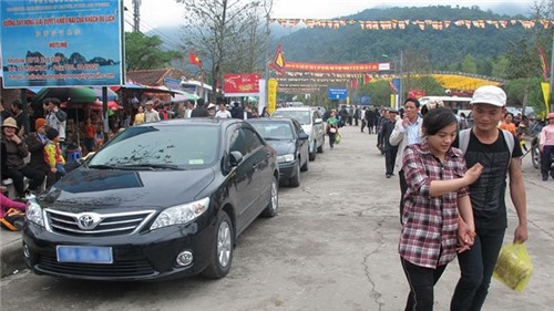 Hà Nội: Yêu cầu cán bộ, công chức không du xuân trong giờ hành chính, không sử dụng xe công đi lễ hội