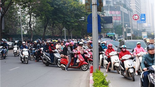 Các phương tiện lưu thông trên đường Nguyễn Trãi, Lê Văn Lương như thế nào trước khi thí điểm cấm?