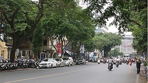 Rào chắn phố Trần Hưng Đạo để phục vụ thi công nhà ga ngầm đường sắt Nhổn - ga Hà Nội