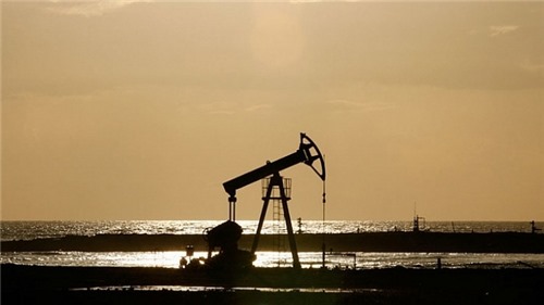 Giá dầu vẫn tiếp tục giữ ở mức cao