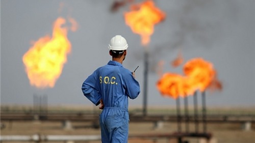 Giá dầu thô tiếp tục giảm nhẹ sau áp lực nguồn cung của Mỹ