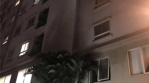 Hà Nội: Bố mẹ vắng nhà, bé gái 4 tuổi rơi từ tầng 12 chung cư xuống đất
