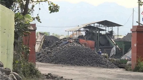 Hải Dương: Hàng trăm hộ dân khốn khổ vì bãi than hoạt động "chui"